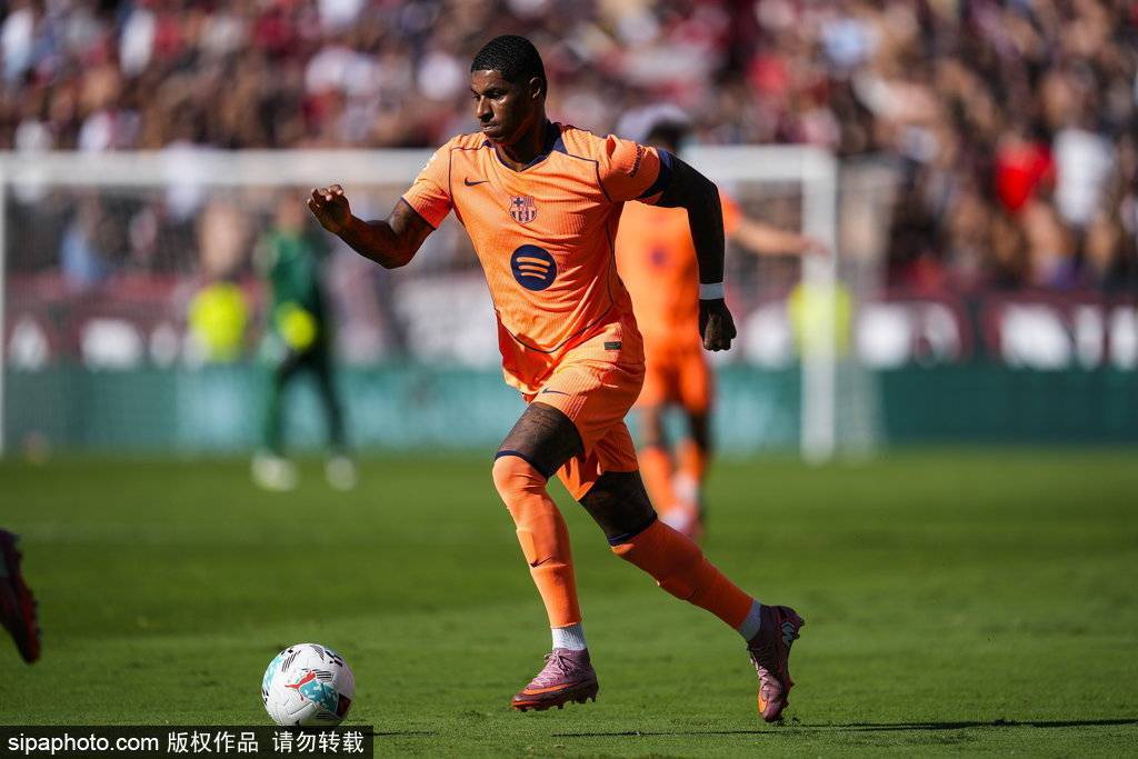 西甲-莱万失点桑切斯点射弑旧主 巴萨1-4塞维让出榜首